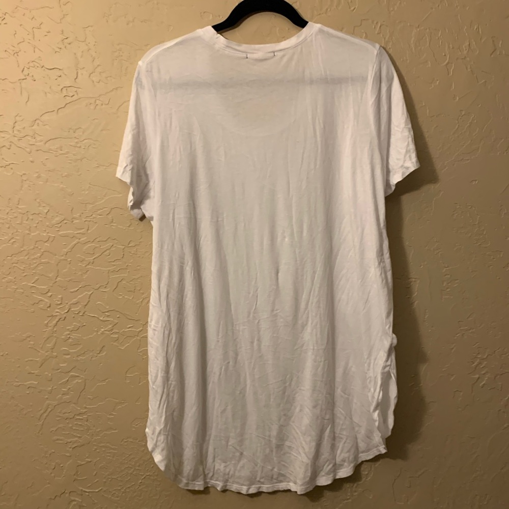 White t-shirt - Picture 2 of 3